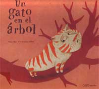 Un gato en el árbol