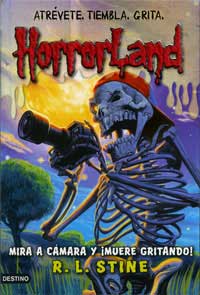 Mira a cámara y ¡muere gritando!