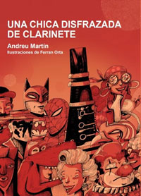 Una chica disfrazada de clarinete