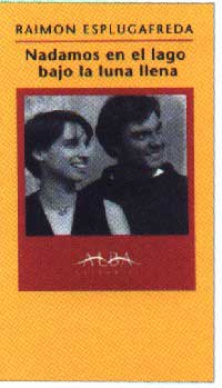 Nadamos en el lago bajo la luna llena