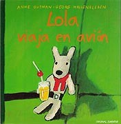 Lola viaja en avión